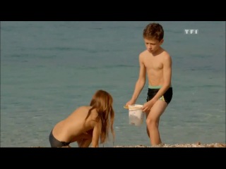 ten minutes from nudists / dix minutes des naturistes (2012) (comedy)